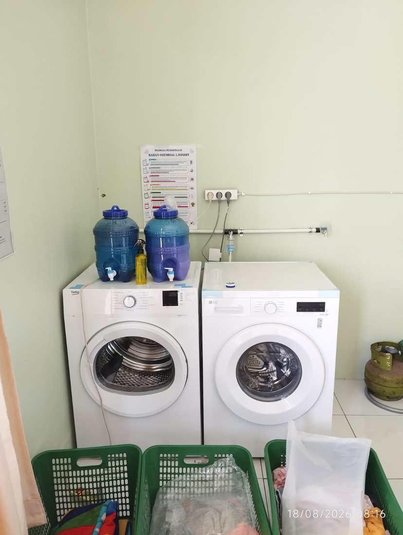Mesin cuci dan area operasional Kirei Laundry